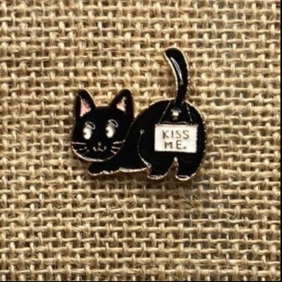Black Cat Butt Kiss Me Sign Enamel Pin - Picture 1 of 4